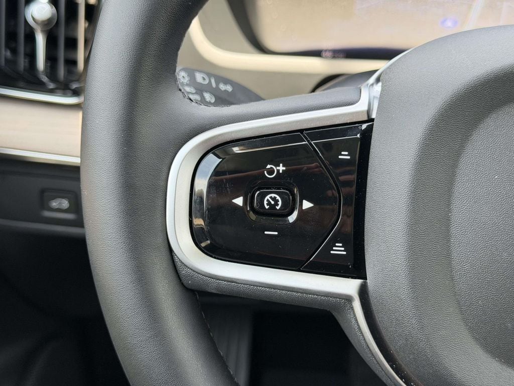 2026 Volvo XC90 Plus - Photo 8