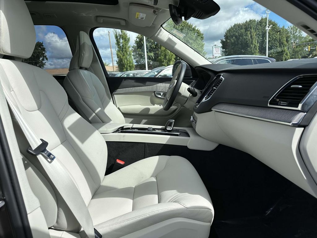 2024 Volvo XC90 Plus - Photo 15