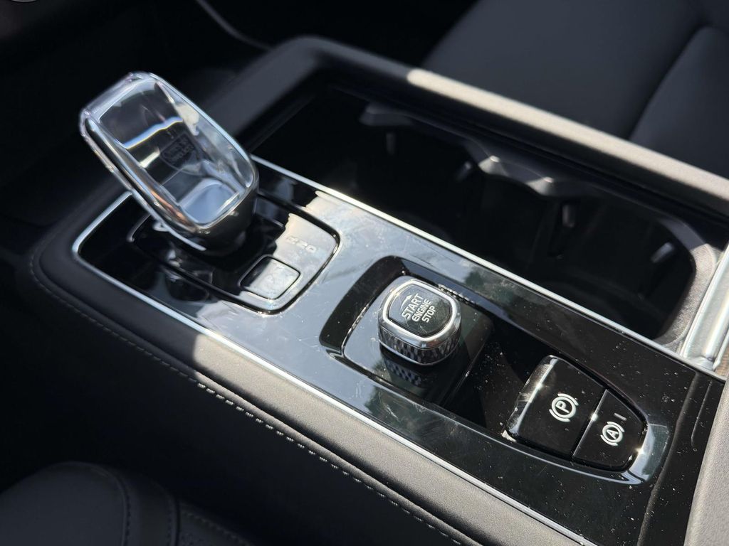 2025 Volvo XC90 Plus - Photo 8