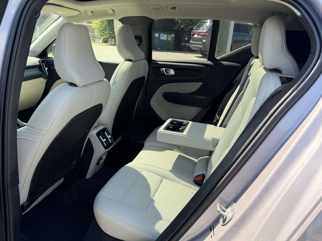 2026 Volvo XC40 Ultra - Photo 14