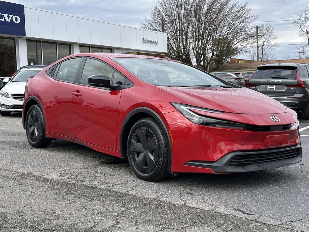 2024 Toyota Prius LE's photo