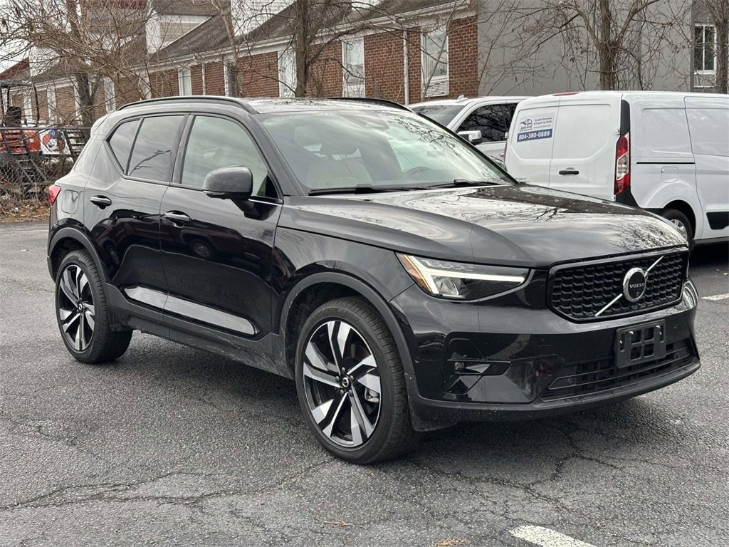 2024 Volvo XC40 Plus's photo
