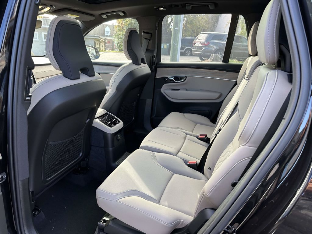 2026 Volvo XC90 Plus - Photo 14