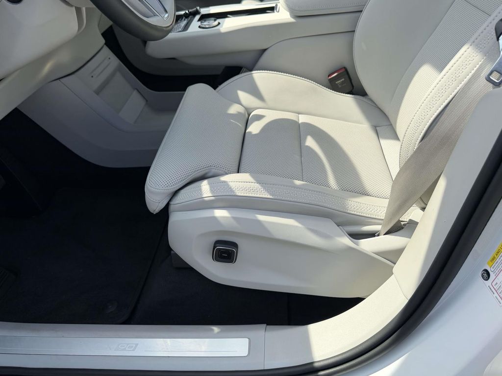2025 Volvo EX90 Plus - Photo 15