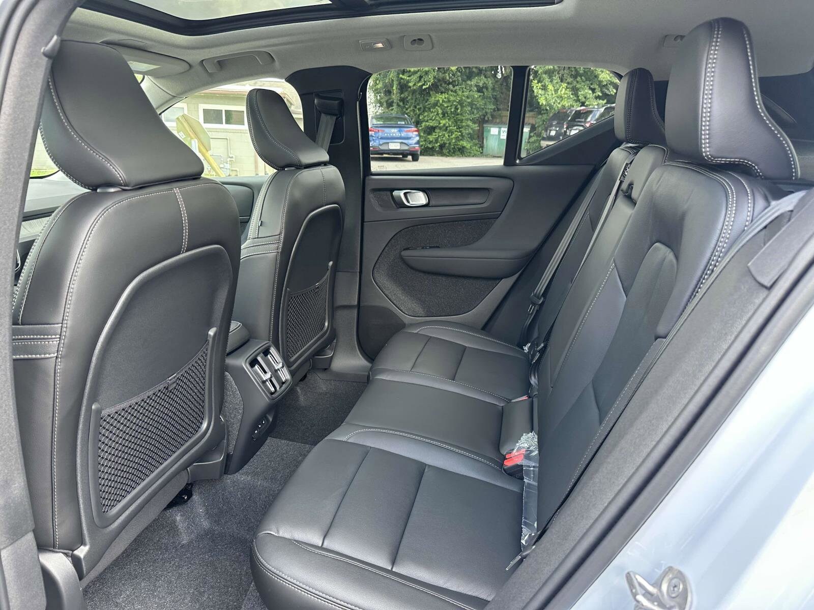 2026 Volvo XC40 Plus - Photo 14