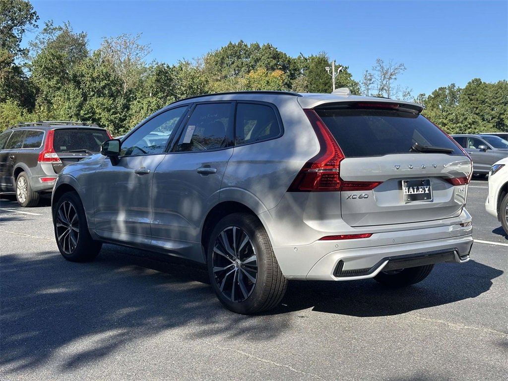 2025 Volvo XC60 B5 Plus photo 3