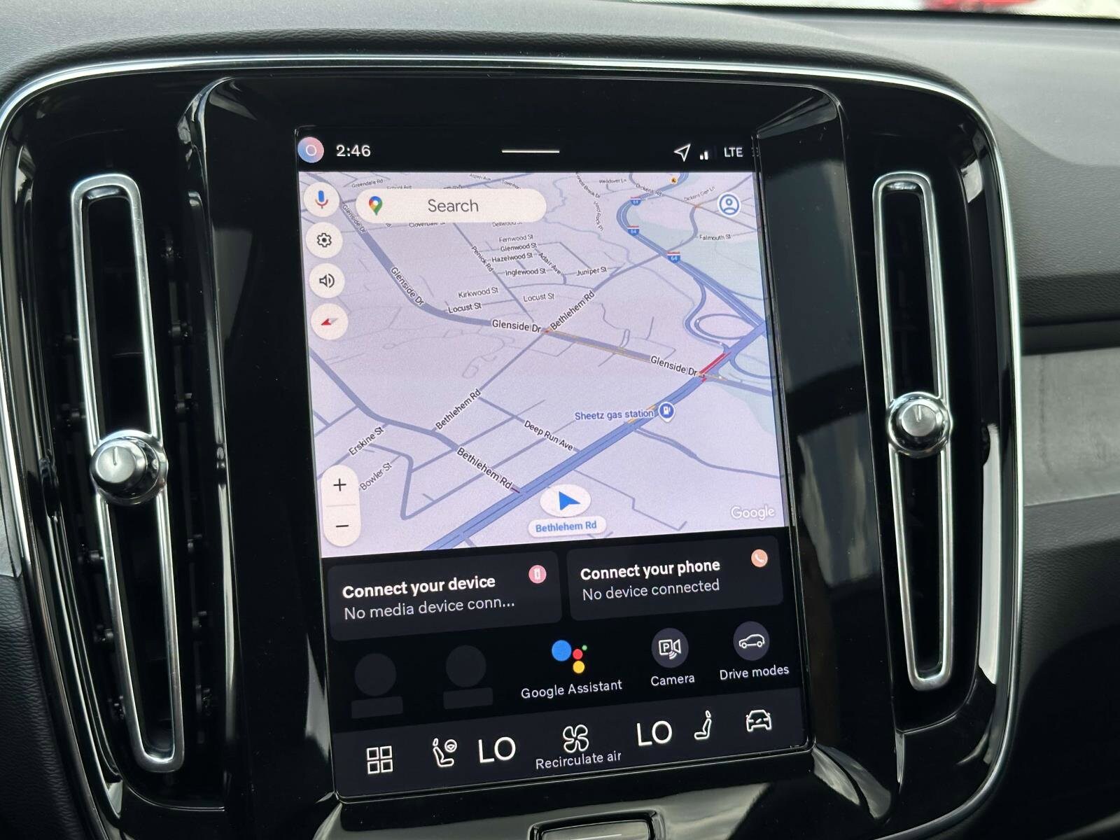 2026 Volvo XC40 Plus photo 3