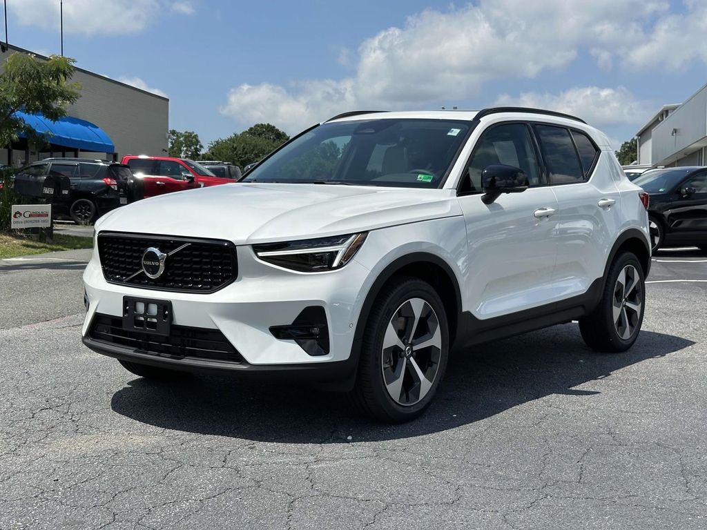 2026 Volvo XC40 Plus - Photo 22