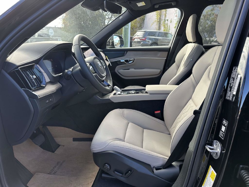 2026 Volvo XC90 Plus - Photo 15