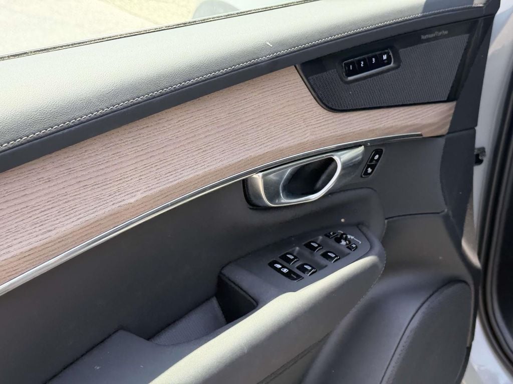 2026 Volvo XC90 Plus - Photo 17