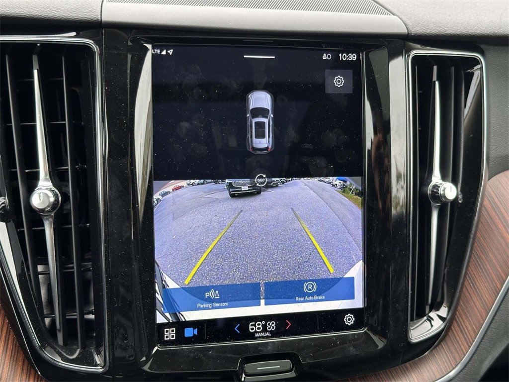 2023 Volvo XC60 B5 Plus photo 3