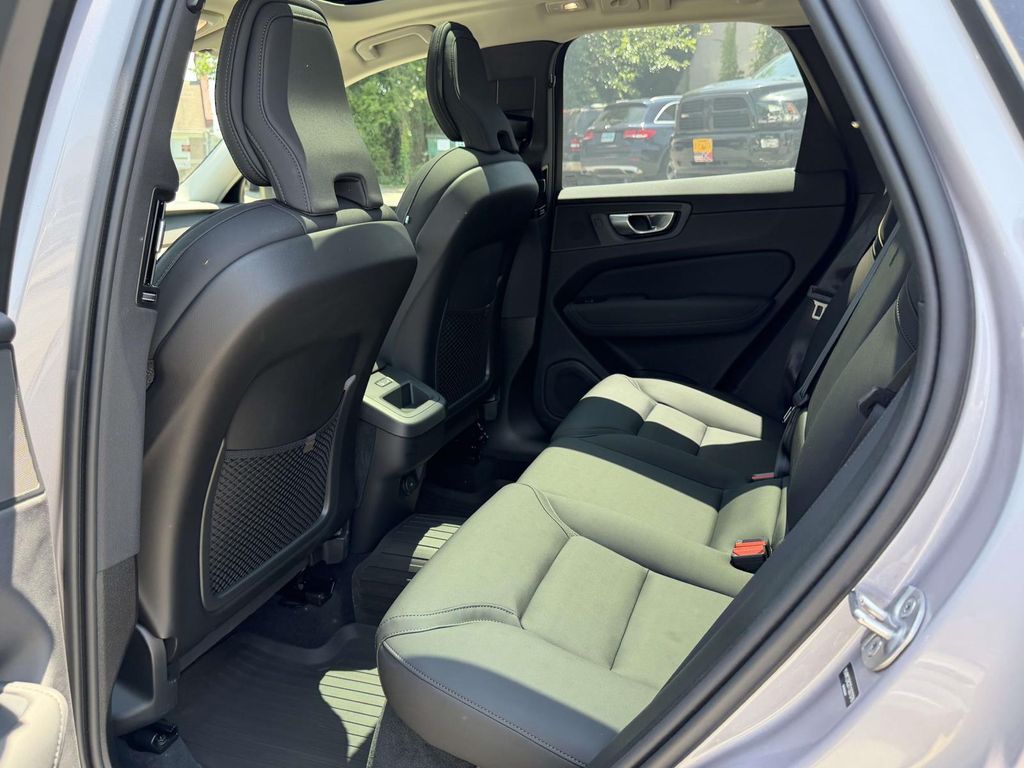 2026 Volvo XC60 Plus - Photo 14