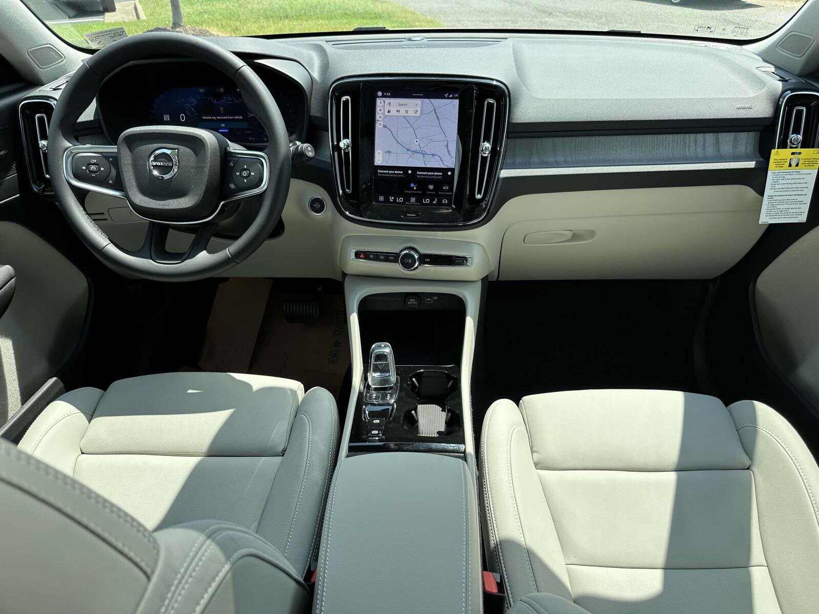 2026 Volvo XC40 Plus photo 2