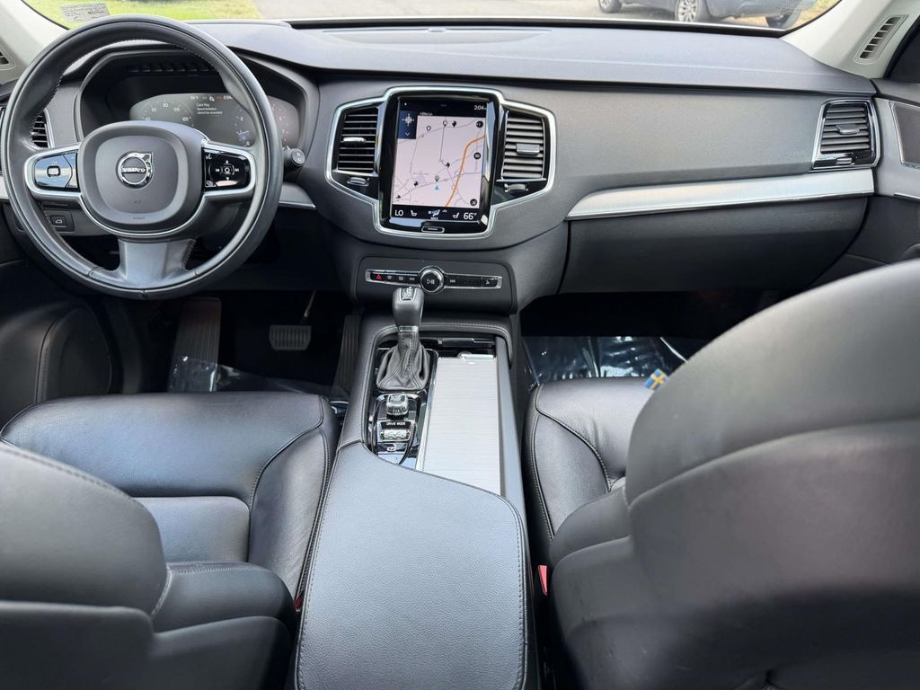 Used 2021 Volvo XC90 T5 Momentum SUV