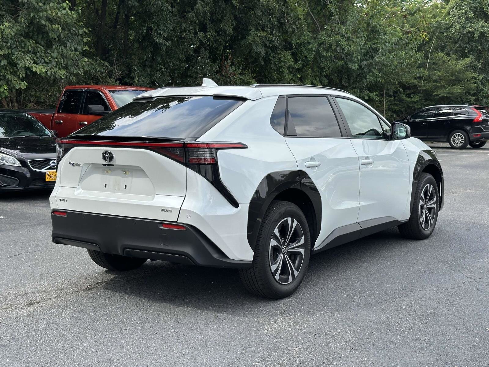 2024 Toyota bZ4X XLE photo 2