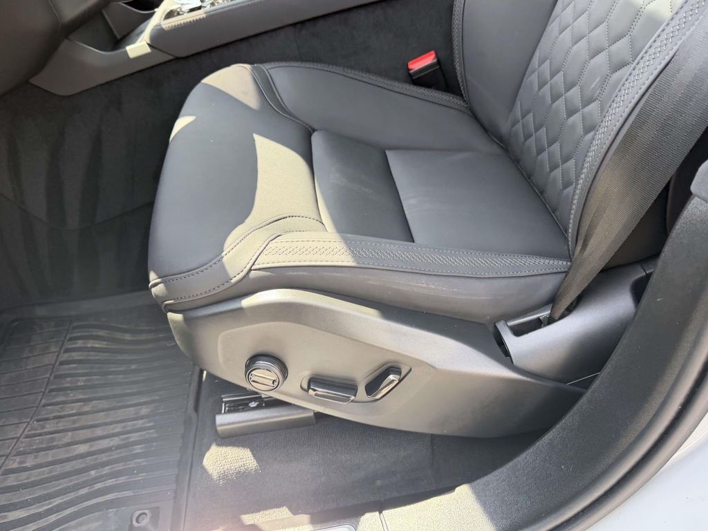 2026 Volvo XC90 Plus - Photo 16