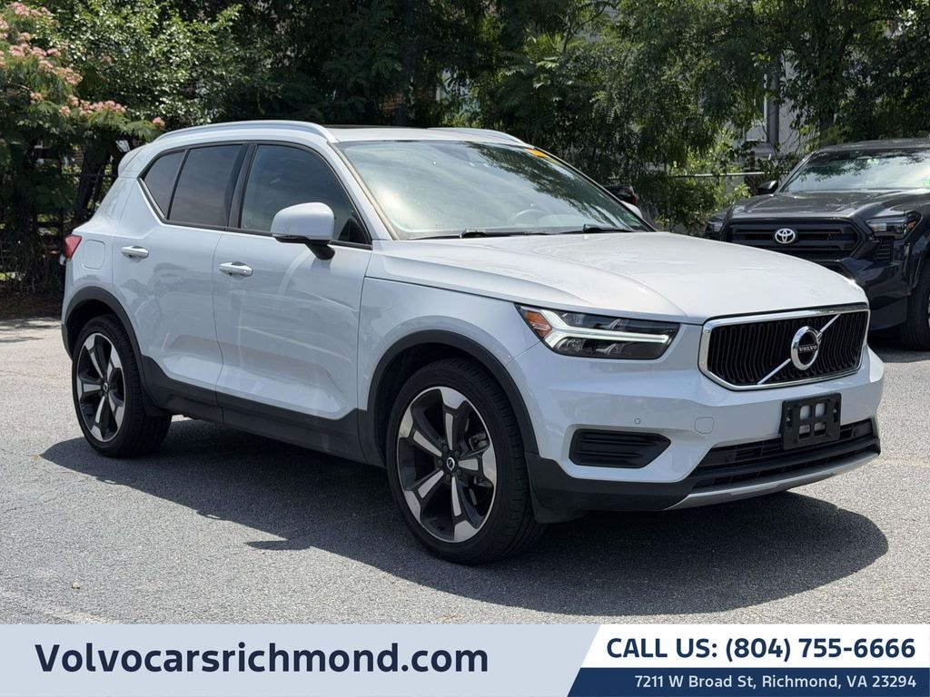 Used 2020 Volvo XC40 Momentum SUV