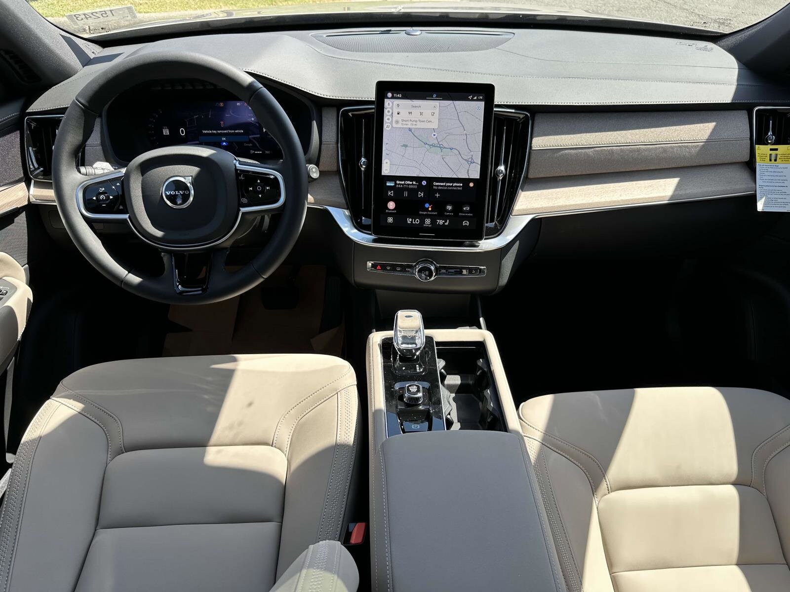 2026 Volvo XC90 Plus photo 2