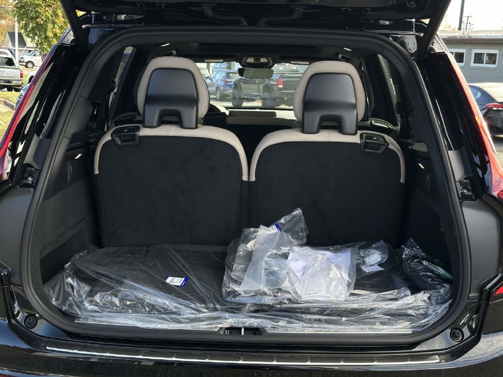 2026 Volvo XC90 Plus - Photo 13