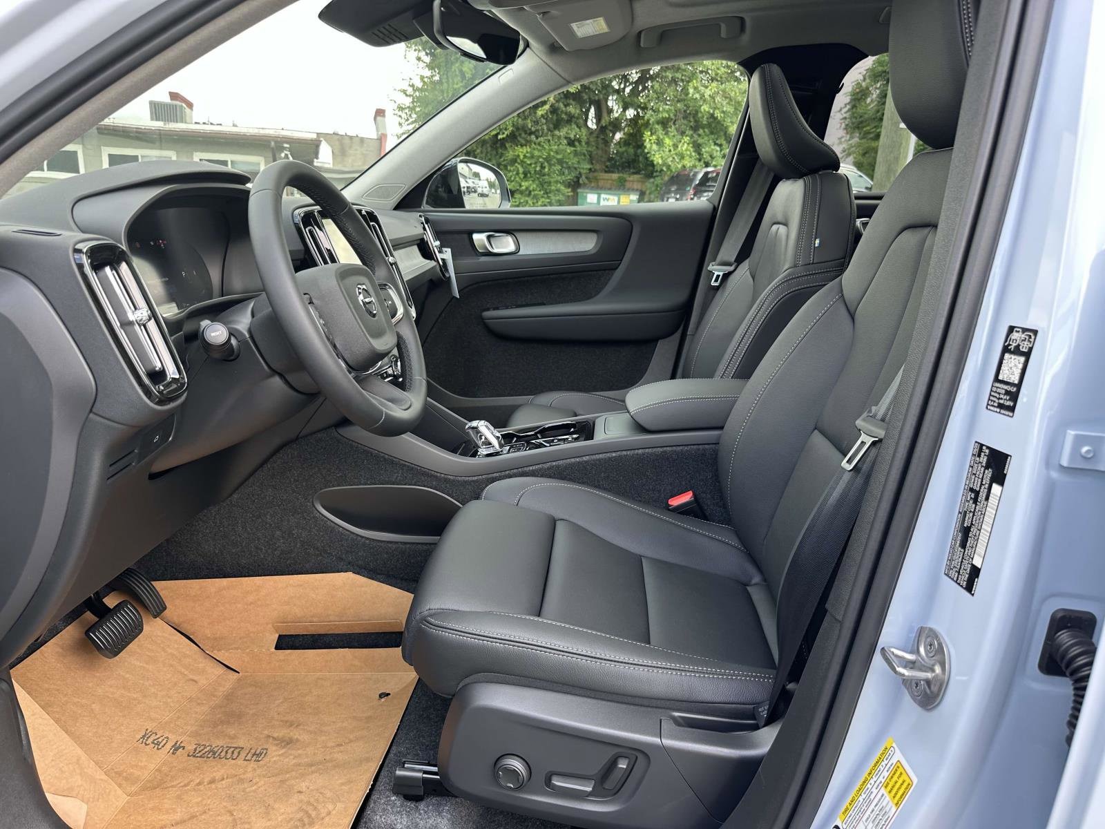 2026 Volvo XC40 Plus - Photo 15