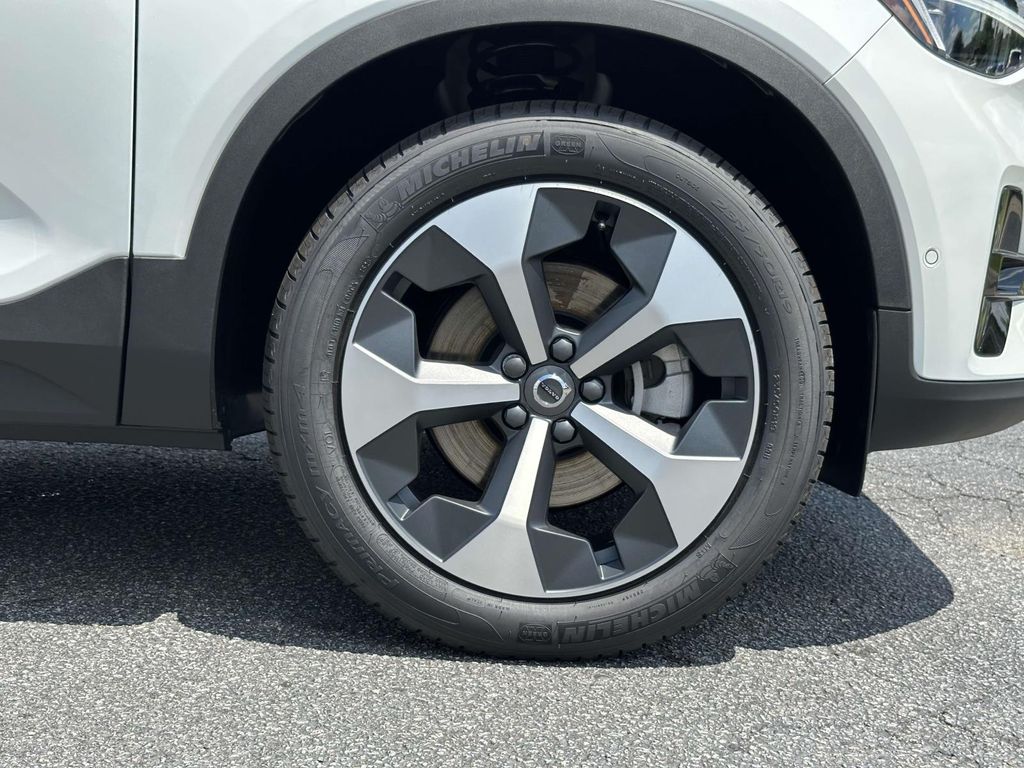 2026 Volvo XC40 Plus - Photo 24