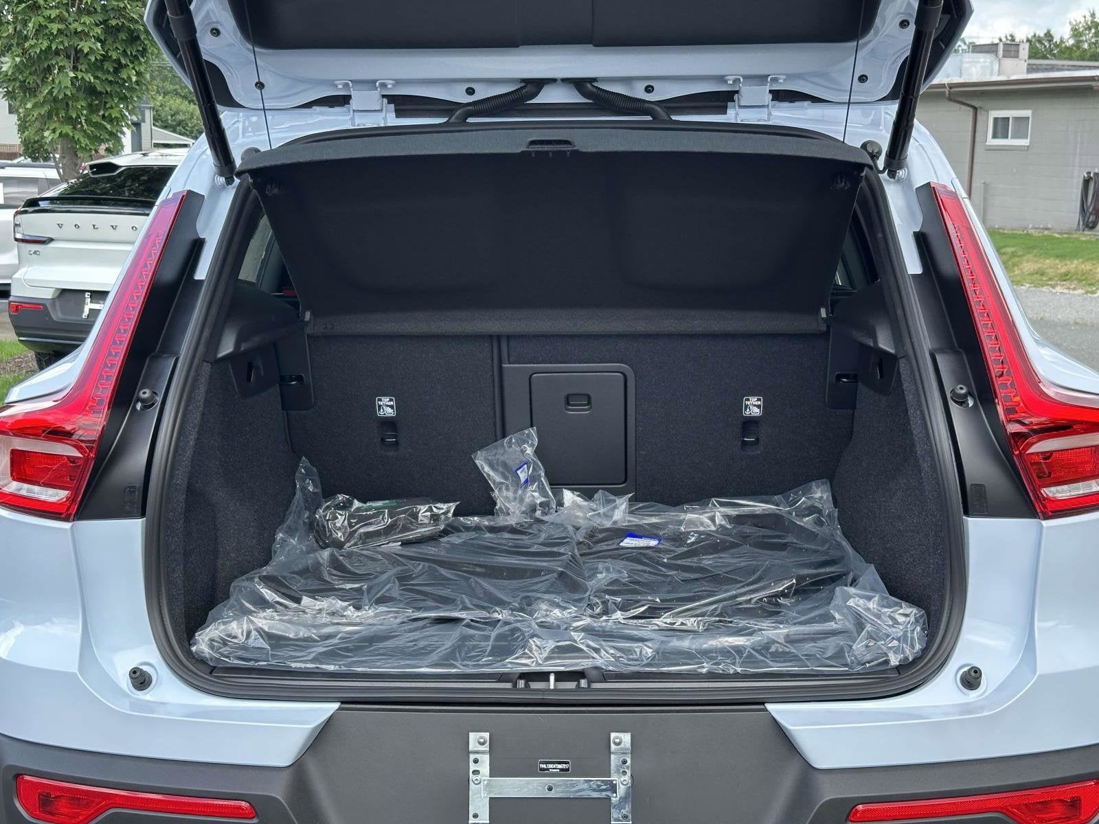 2026 Volvo XC40 Plus - Photo 13