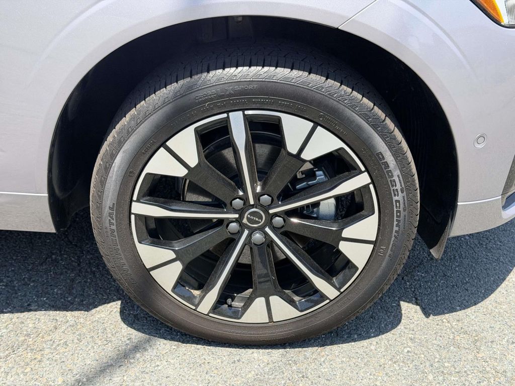 2026 Volvo XC60 Plus - Photo 24