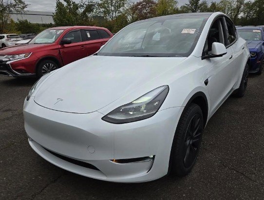 2024 Tesla Model Y Long Range photo 2