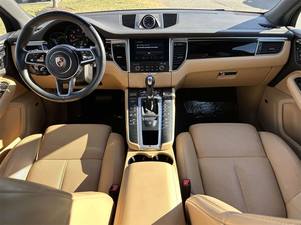 2018 Porsche Macan Base photo 2