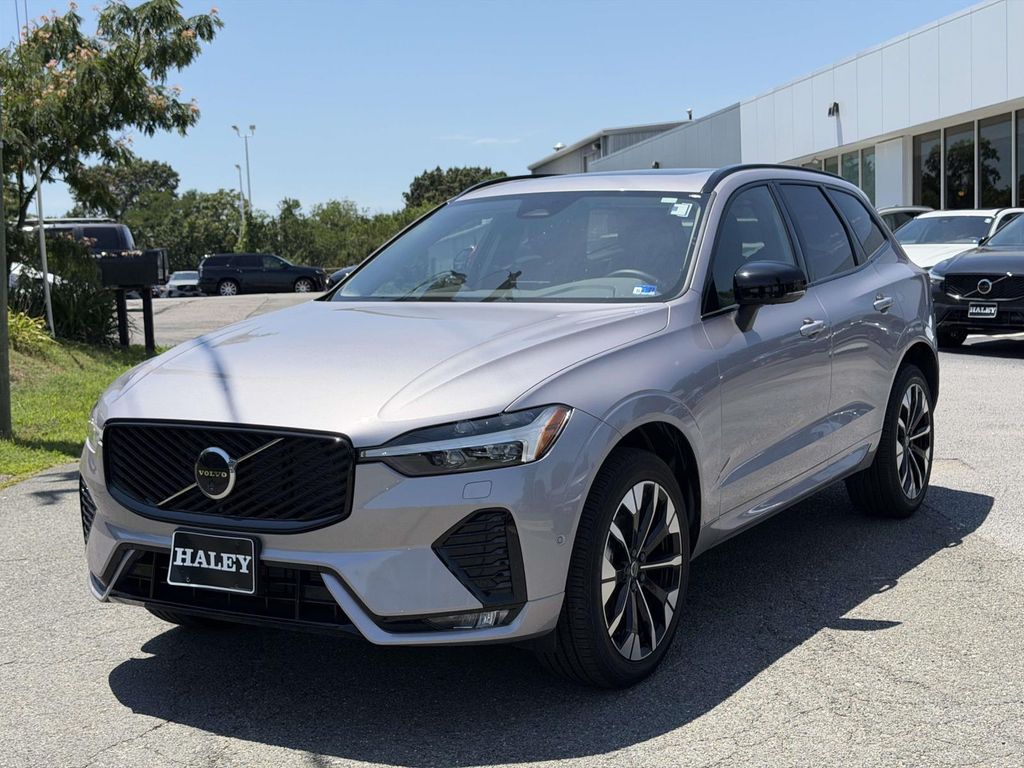 2026 Volvo XC60 Plus - Photo 22