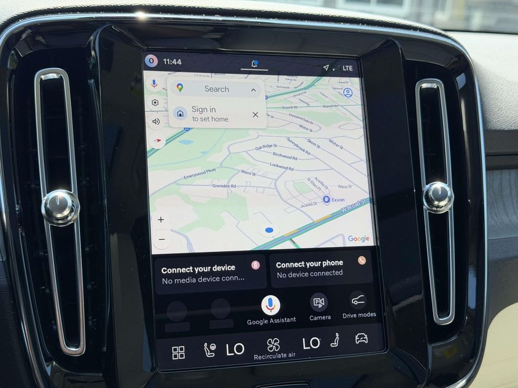 New 2026 Volvo XC40 B5 Plus SUV