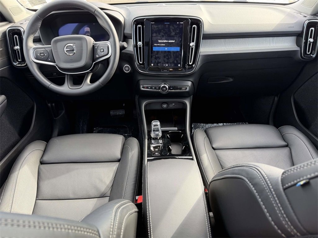 Certified 2025 Volvo XC40 Ultra Bright Theme SUV