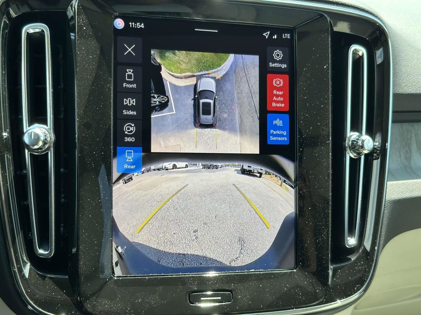 2026 Volvo XC40 Plus photo 4
