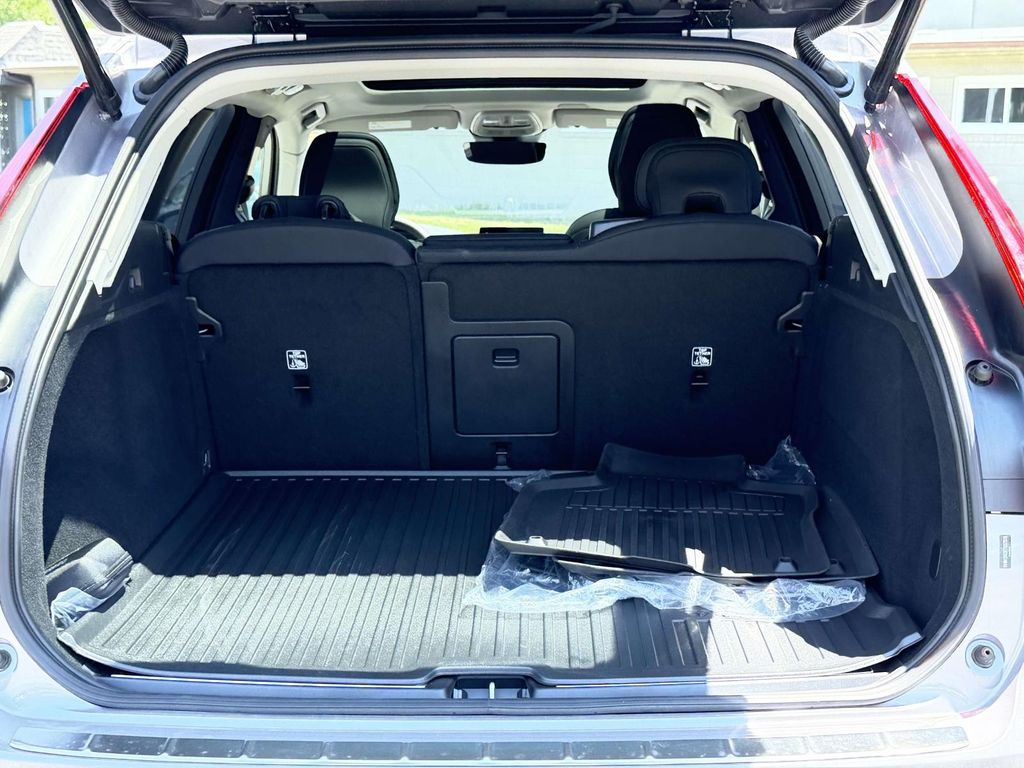 2026 Volvo XC60 Plus - Photo 13