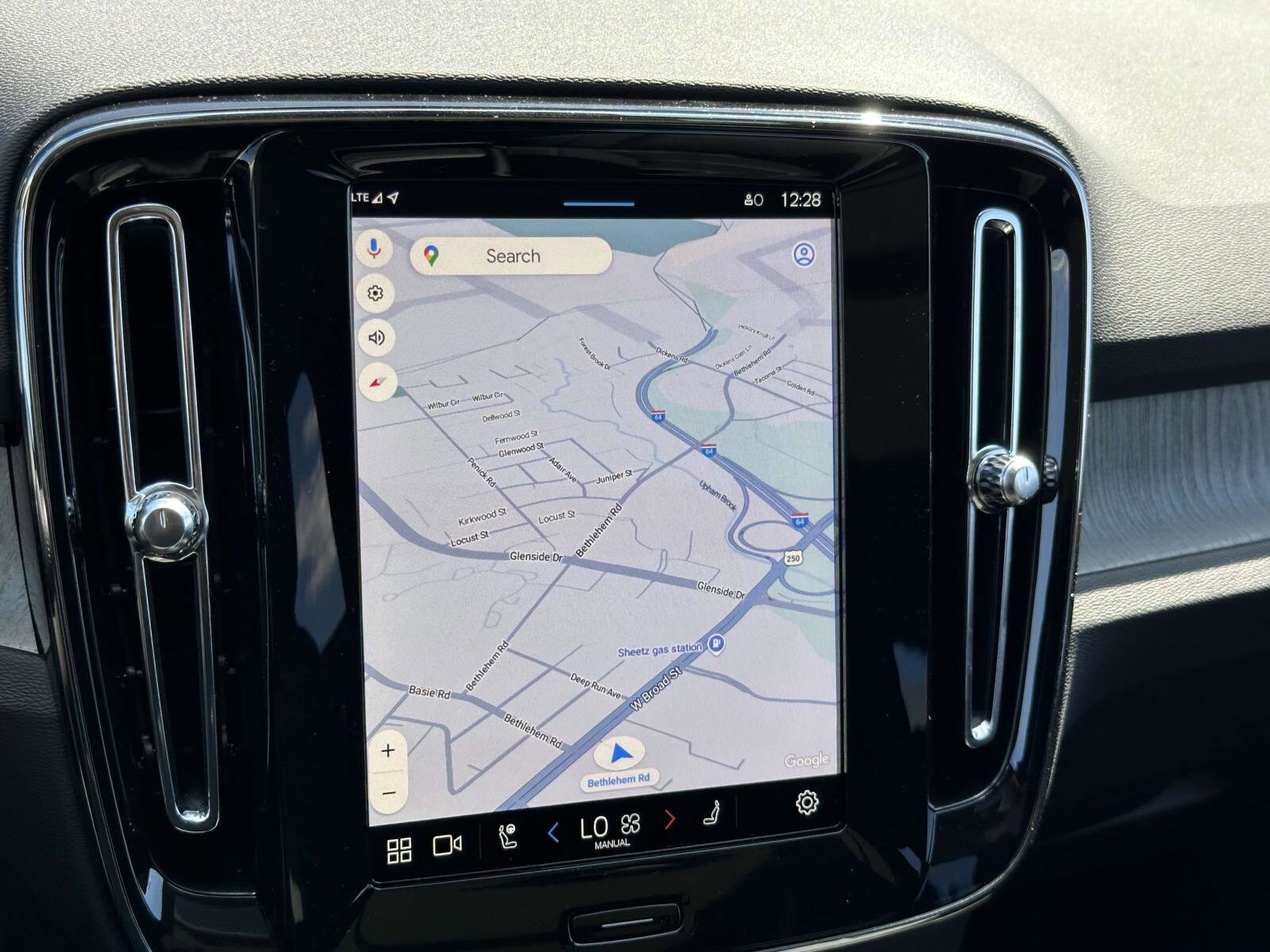 2025 Volvo XC40 Plus photo 3