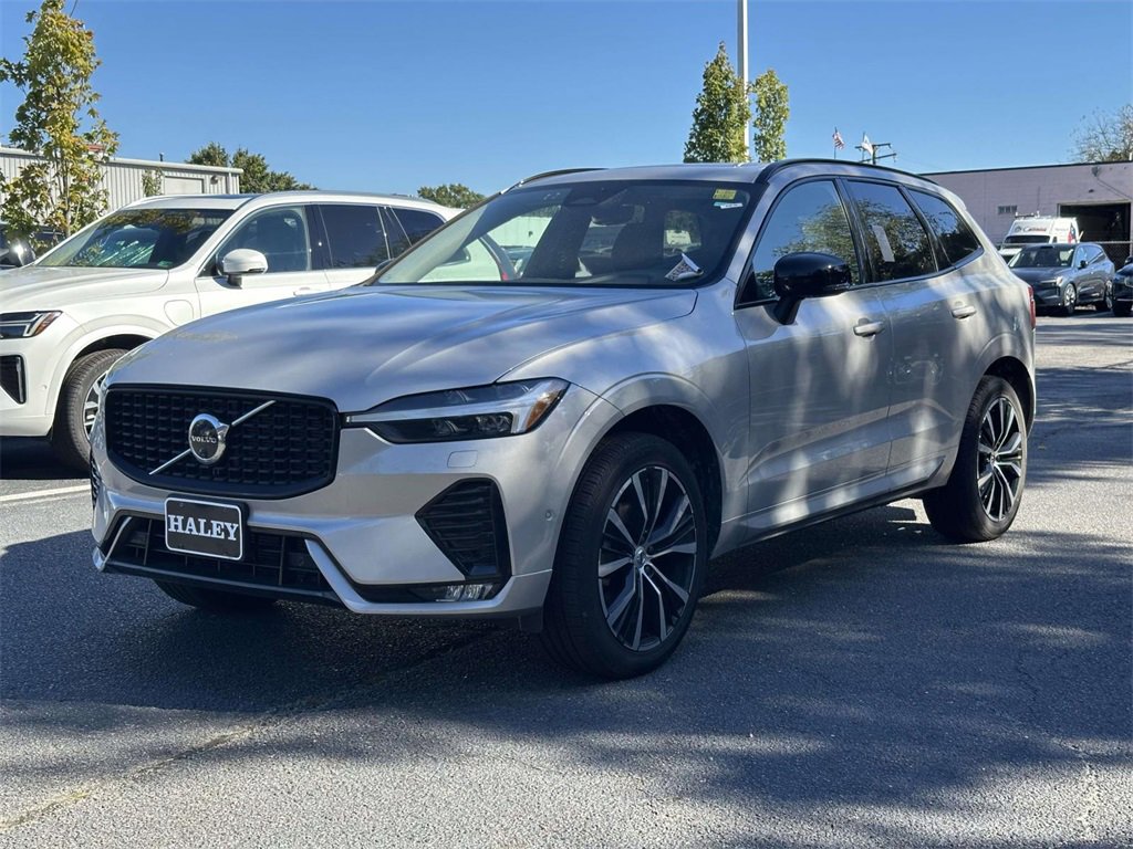2025 Volvo XC60 B5 Plus photo 4