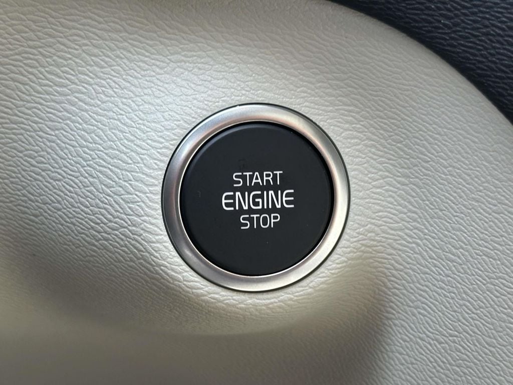 2026 Volvo XC40 Plus - Photo 7