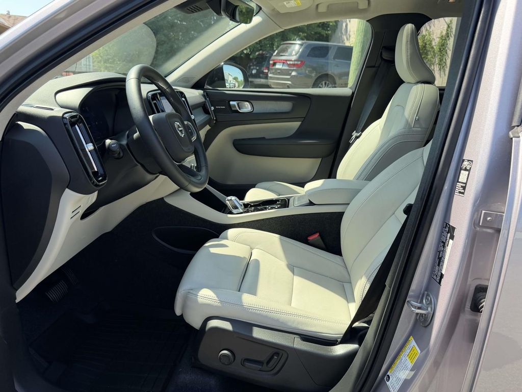 2026 Volvo XC40 Ultra - Photo 15
