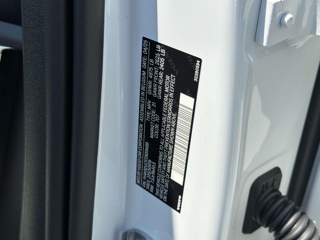 2026 Volvo XC40 Plus - Photo 25