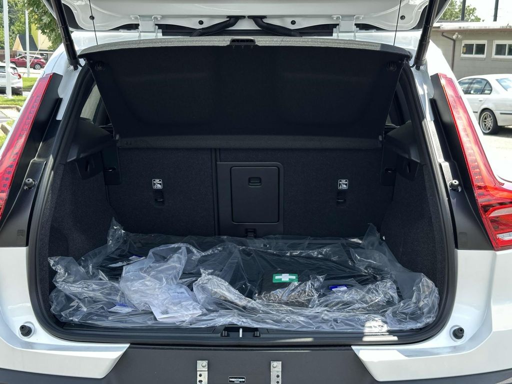 2026 Volvo XC40 Plus - Photo 13