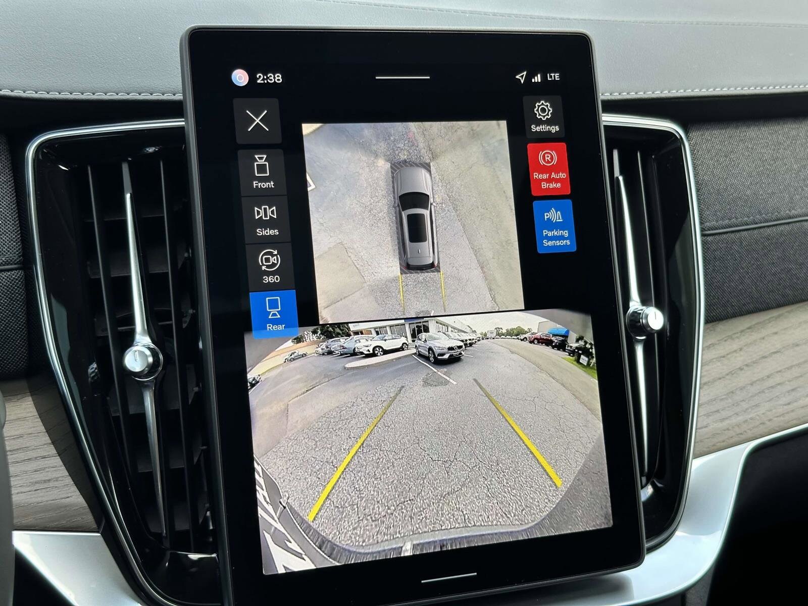 2026 Volvo XC90 Plus photo 3