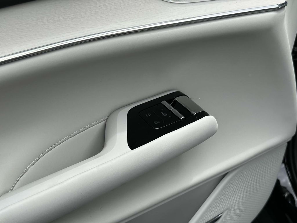 2025 Volvo EX90 Ultra - Photo 16