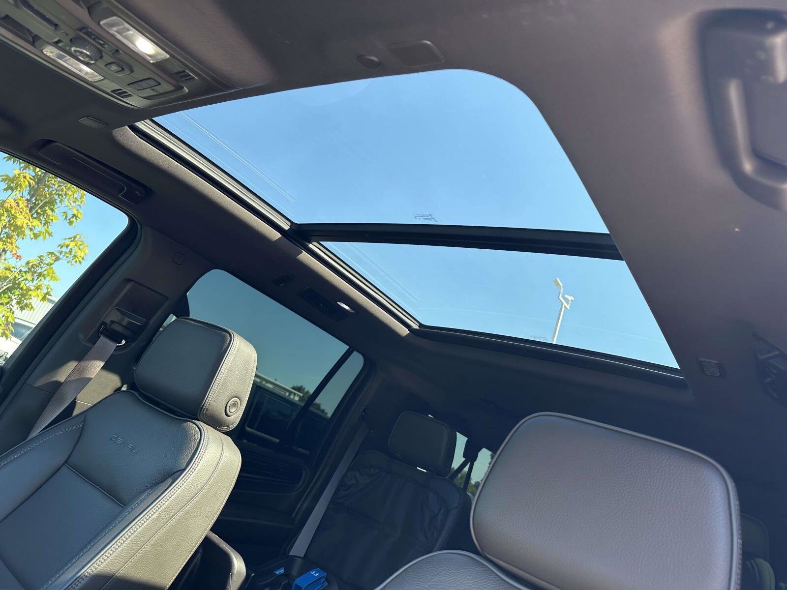 2023 Gmc Yukon XL Denali photo 3