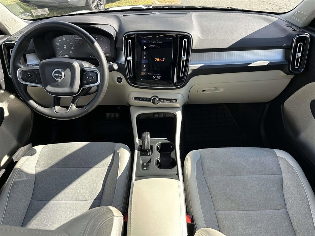 Used 2020 Volvo XC40 Momentum SUV