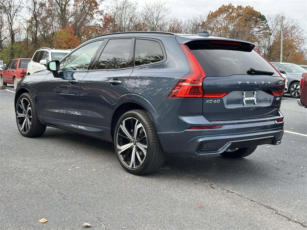 2025 Volvo XC60 B5 photo 3