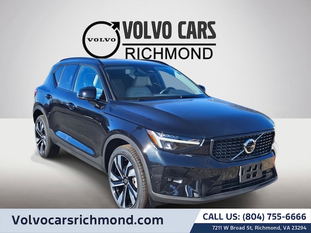 2025 Volvo XC40 B5 Plus Dark Theme SUV