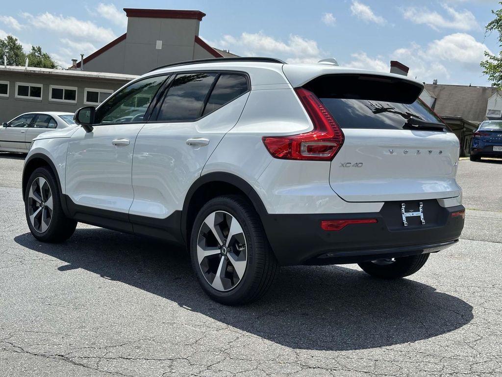 2026 Volvo XC40 Plus - Photo 21