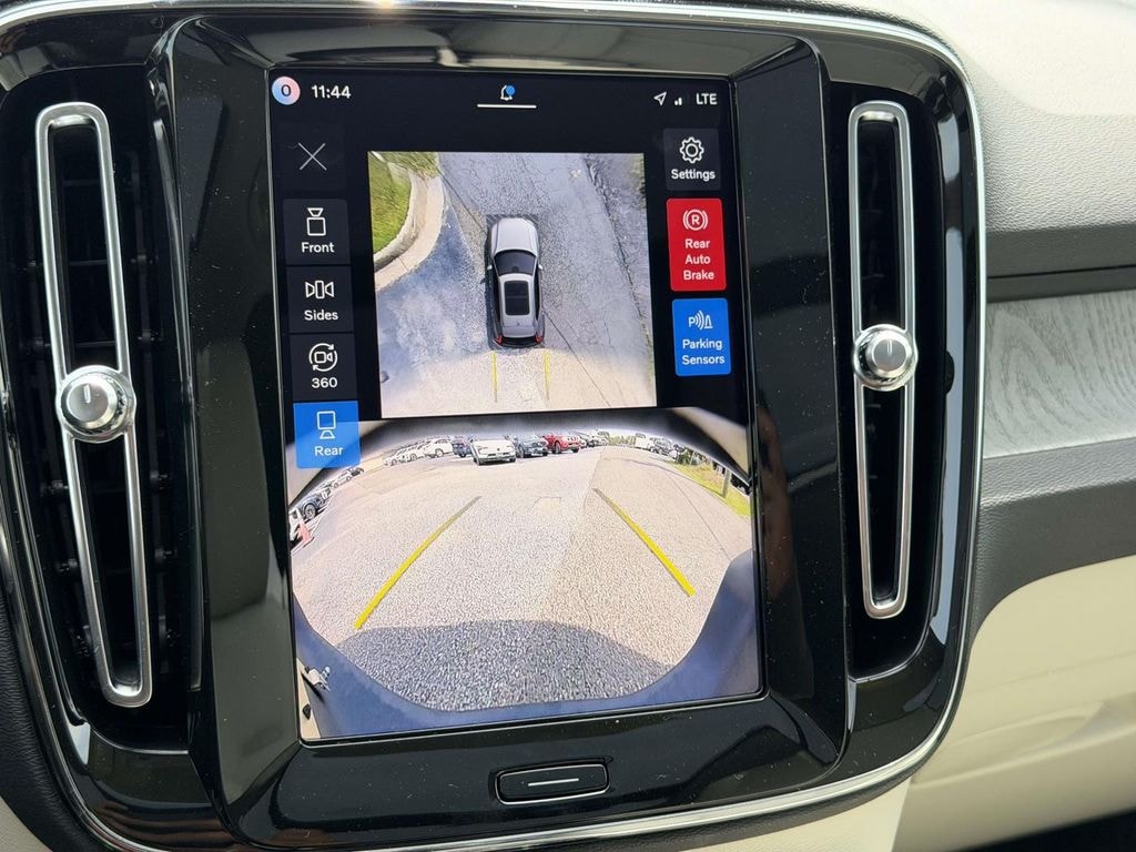 New 2026 Volvo XC40 B5 Plus SUV
