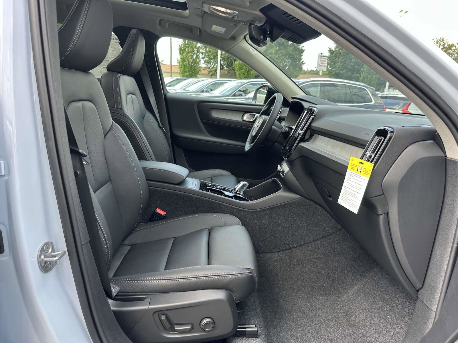 2026 Volvo XC40 Plus - Photo 11