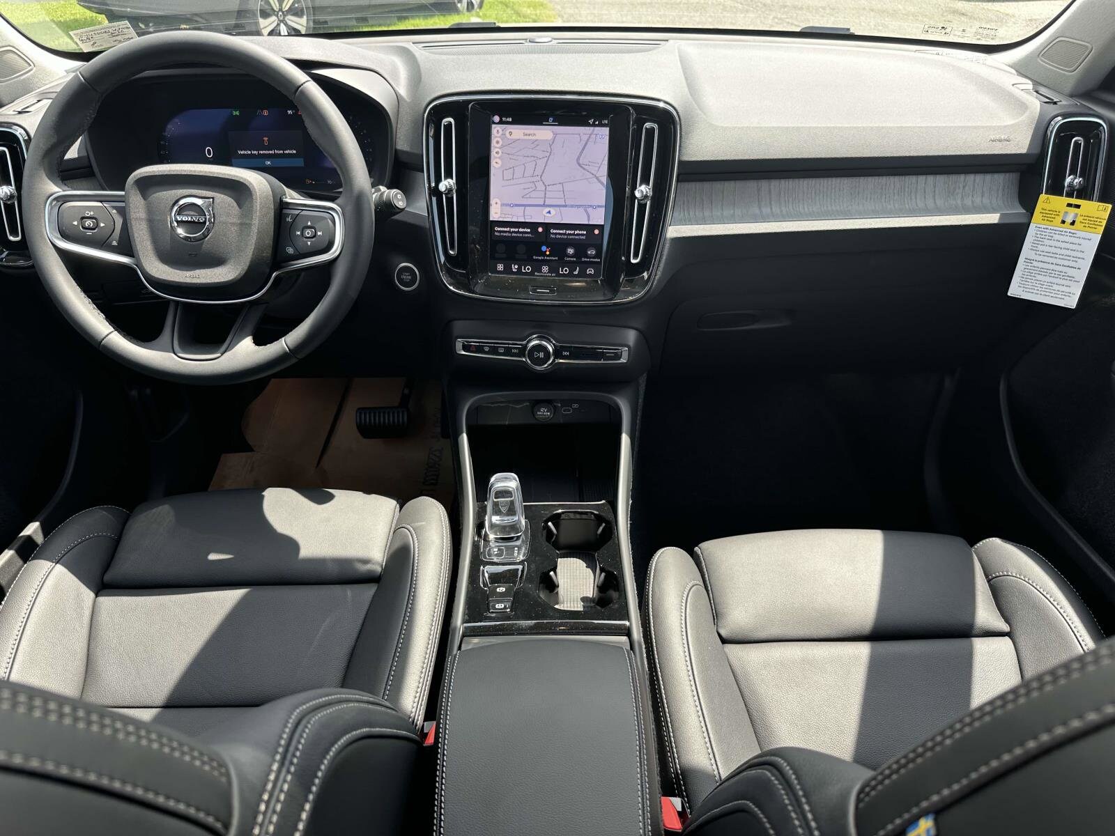 2026 Volvo XC40 Plus photo 2